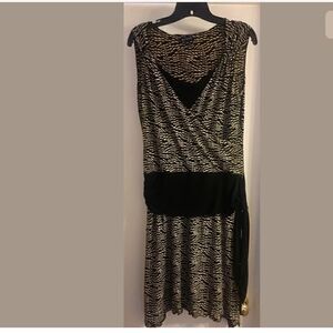 Max Edition Black and White Sleeveless Dress